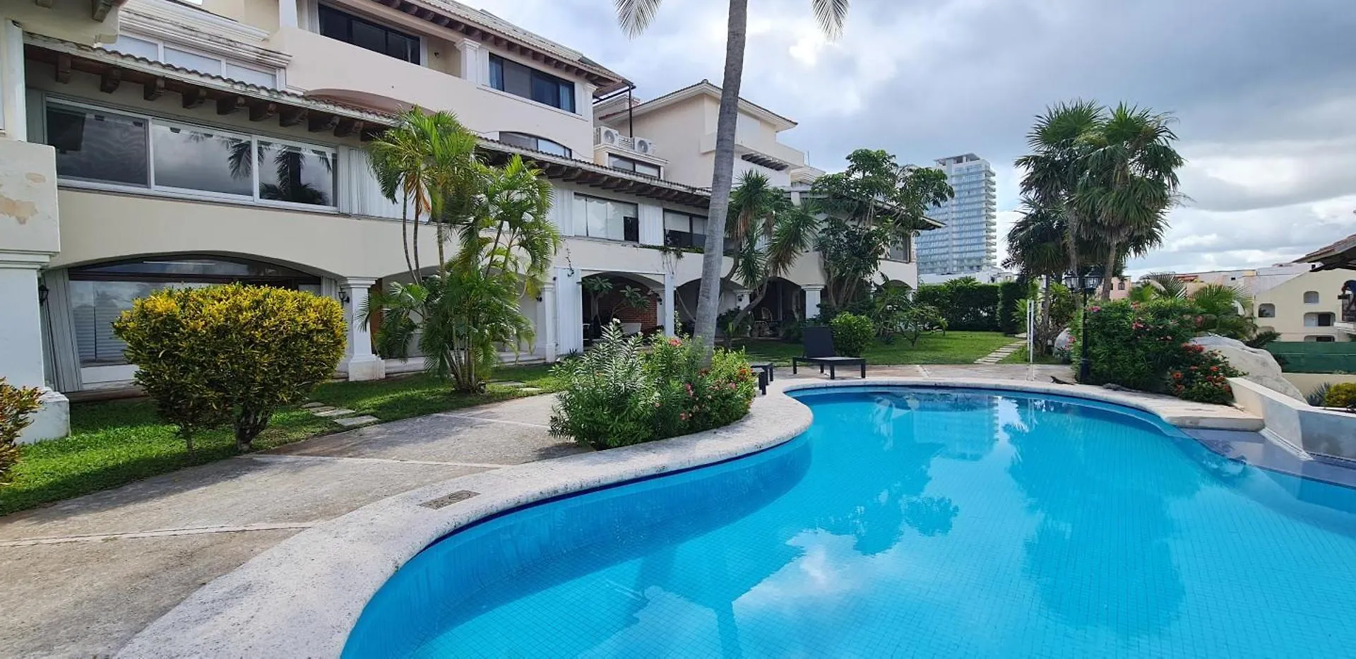 Cascadas, Spacious Villa With Workspace, Pool & Fast Wi-Fi Cancun